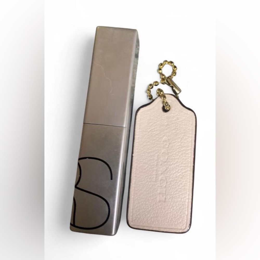 Authentic Coach Pebbled Leather Hangtag – Beige/Chalk White